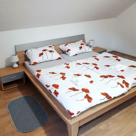 Apartman Lena Tusilovic Eksteriør bilde